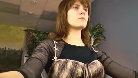 Snapshot of lolaasmus chatting on 11-06-25, 07:42 I consider myself the god Loki but life just calls me LOL online show from 11-06-25, 07:42