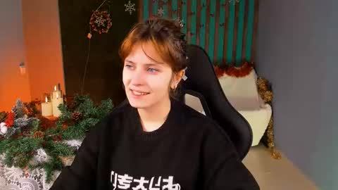 Snapshot of lolaasmus chatting on 12-18-25, 01:17 I consider myself the god Loki but life just calls me LOL online show from 12-18-25, 01:17