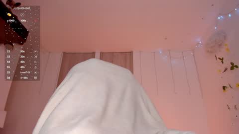 Snapshot of lolaberry_ chatting on 01-22-25, 01:21  Lola Berry  online show from 01-22-25, 01:21