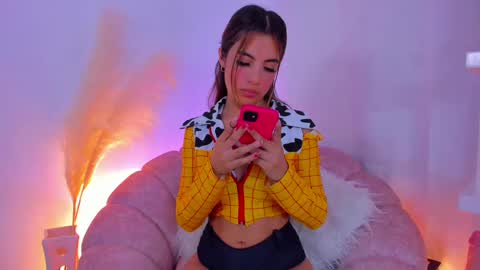 Snapshot of lolacoper chatting on 02-17-25, 03:36 LolaCoper online show from 02-17-25, 03:36