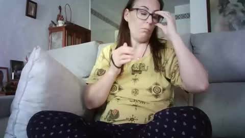 Snapshot of lolahueso chatting on 05-18-26, 02:56 LOLA HUESO y ERIC online show from 05-18-26, 02:56