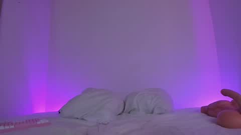 Lola online show from 02-18-25, 01:54