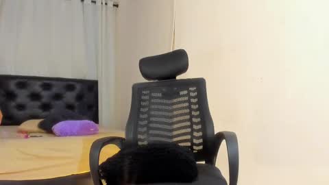 lolareyes1 online show from 09-30-25, 10:31