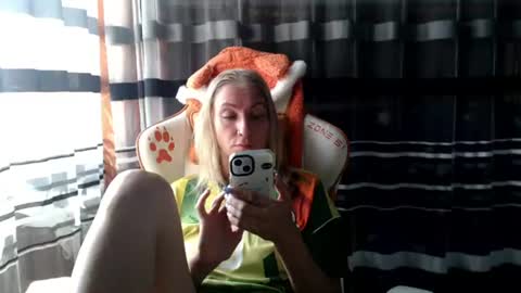 Lisa online show from 07-28-26, 12:48