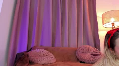 Snapshot of lolly_js_ chatting on 05-17-26, 04:32 Lolly online show from 05-17-26, 04:32