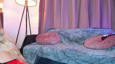 Snapshot of lolly_js_ chatting on 05-24-26, 03:22 Lolly online show from 05-24-26, 03:22