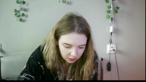 Snapshot of lollylol11 chatting on 12-17-24, 05:29 Lilly online show from 12-17-24, 05:29