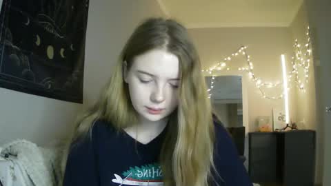 Snapshot of lollylol11 chatting on 12-23-24, 05:11 Lilly online show from 12-23-24, 05:11