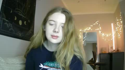 Snapshot of lollylol11 chatting on 12-24-24, 02:22 Lilly online show from 12-24-24, 02:22