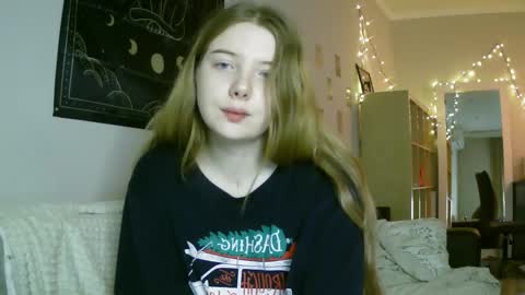 Snapshot of lollylol11 chatting on 12-24-24, 11:33 Lilly online show from 12-24-24, 11:33