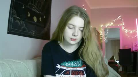 Snapshot of lollylol11 chatting on 12-25-24, 02:02 Lilly online show from 12-25-24, 02:02