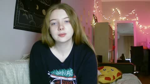 Snapshot of lollylol11 chatting on 12-26-24, 10:20 Lilly online show from 12-26-24, 10:20