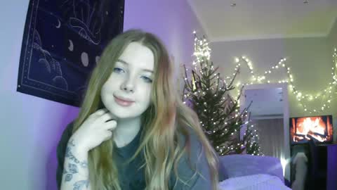 Snapshot of lollylol11 chatting on 12-28-24, 07:11 Lilly online show from 12-28-24, 07:11