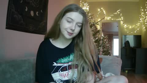 Snapshot of lollylol11 chatting on 01-09-25, 01:45 Lilly online show from 01-09-25, 01:45