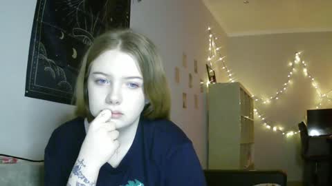 Snapshot of lollylol11 chatting on 01-16-25, 03:24 Lilly online show from 01-16-25, 03:24