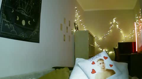 Snapshot of lollylol11 chatting on 01-17-25, 06:44 Lilly online show from 01-17-25, 06:44