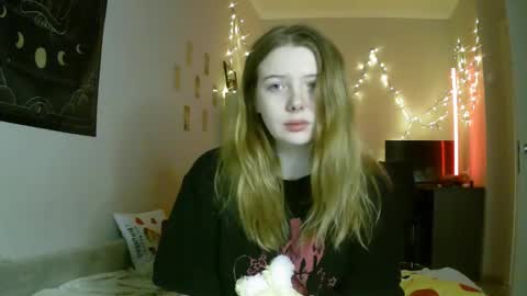 Snapshot of lollylol11 chatting on 01-23-25, 06:56 Lilly online show from 01-23-25, 06:56