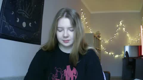 Snapshot of lollylol11 chatting on 01-25-25, 07:49 Lilly online show from 01-25-25, 07:49