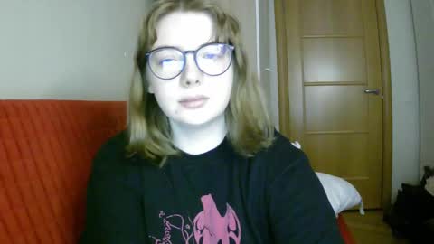 Snapshot of lollylol11 chatting on 02-03-25, 07:18 Lilly online show from 02-03-25, 07:18