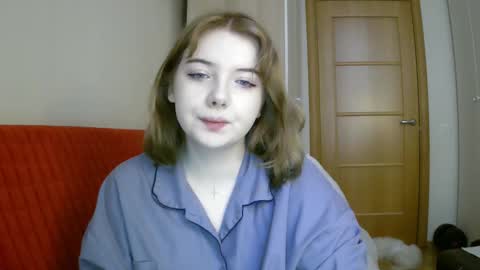 Snapshot of lollylol11 chatting on 02-04-25, 11:27 Lilly online show from 02-04-25, 11:27