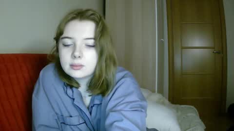 Snapshot of lollylol11 chatting on 02-04-25, 02:32 Lilly online show from 02-04-25, 02:32