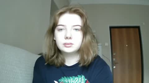 Snapshot of lollylol11 chatting on 02-08-25, 06:54 Lilly online show from 02-08-25, 06:54