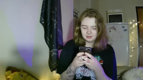 Snapshot of lollylol11 chatting on 02-11-25, 05:29 Lilly online show from 02-11-25, 05:29