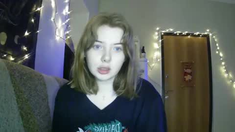 Snapshot of lollylol11 chatting on 02-14-25, 03:26 Lilly online show from 02-14-25, 03:26