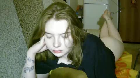 Snapshot of lollylol11 chatting on 02-14-25, 09:32 Lilly online show from 02-14-25, 09:32