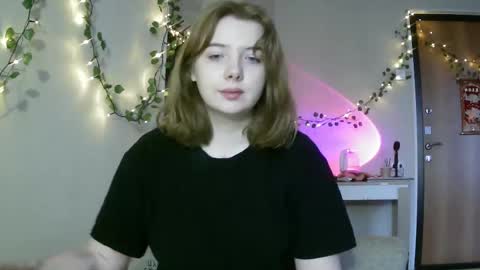 Snapshot of lollylol11 chatting on 02-16-25, 02:43 Lilly online show from 02-16-25, 02:43