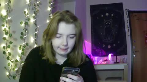 Snapshot of lollylol11 chatting on 02-17-25, 10:03 Lilly online show from 02-17-25, 10:03