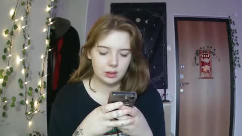 Snapshot of lollylol11 chatting on 02-20-25, 02:46 Lilly online show from 02-20-25, 02:46