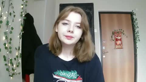 Snapshot of lollylol11 chatting on 02-24-25, 11:10 Lilly online show from 02-24-25, 11:10