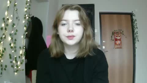 Snapshot of lollylol11 chatting on 02-27-25, 12:13 Lilly online show from 02-27-25, 12:13