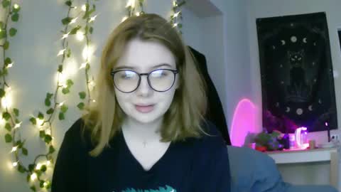 Snapshot of lollylol11 chatting on 03-03-25, 02:26 Lilly online show from 03-03-25, 02:26