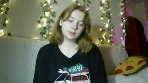 Snapshot of lollylol11 chatting on 03-05-25, 04:35 Lilly online show from 03-05-25, 04:35