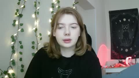 Snapshot of lollylol11 chatting on 03-12-25, 11:20 Lilly online show from 03-12-25, 11:20