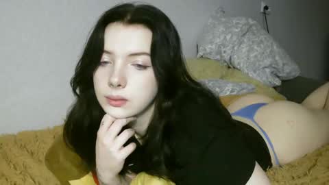 Snapshot of lollylol11 chatting on 10-23-25, 06:28 Lilly online show from 10-23-25, 06:28