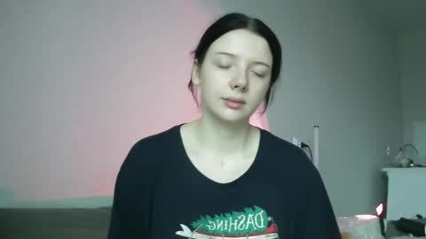 Snapshot of lollylol11 chatting on 11-26-25, 11:00 Lilly online show from 11-26-25, 11:00