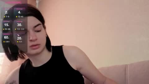 Snapshot of lololozhechka chatting on 05-19-26, 02:51 Elly online show from 05-19-26, 02:51