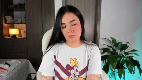 Snapshot of loly_peach chatting on 01-11-25, 03:44 Sarah online show from 01-11-25, 03:44