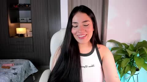 Snapshot of loly_peach chatting on 01-08-26, 04:15 Sarah online show from 01-08-26, 04:15