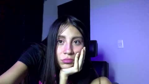 Snapshot of loly_pink_ chatting on 02-08-25, 06:01 Loly online show from 02-08-25, 06:01