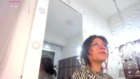 Snapshot of lolyyuno chatting on 10-06-25, 02:42 Loly online show from 10-06-25, 02:42