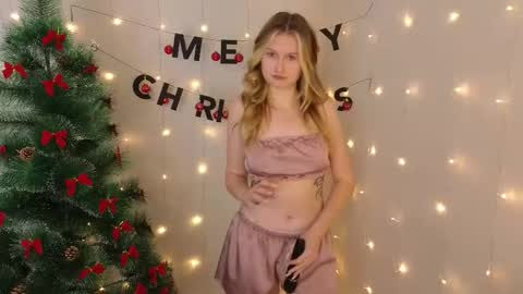 Snapshot of lona_barrys chatting on 12-17-25, 06:25 Relli online show from 12-17-25, 06:25