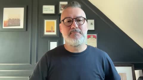 Snapshot of londongent2023 chatting on 10-06-25, 10:56 EnglishBear online show from 10-06-25, 10:56