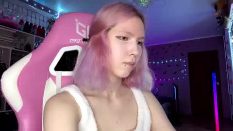 Snapshot of lone1y_bunny chatting on 07-17-26, 01:40 lone1y_bunny online show from 07-17-26, 01:40
