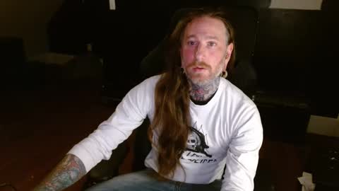 Snapshot of longhair021 chatting on 12-17-24, 02:01 longhair online show from 12-17-24, 02:01