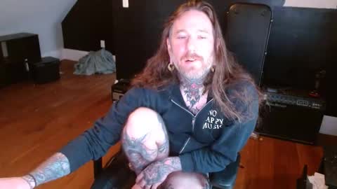 Snapshot of longhair021 chatting on 12-20-24, 04:46 longhair online show from 12-20-24, 04:46