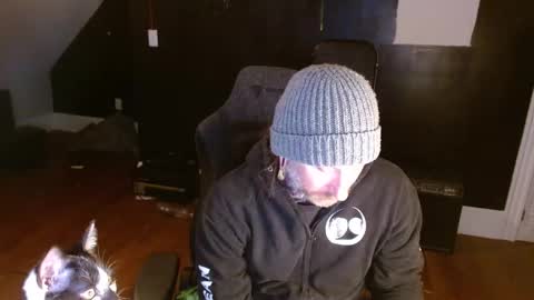Snapshot of longhair021 chatting on 01-04-25, 01:42 longhair online show from 01-04-25, 01:42